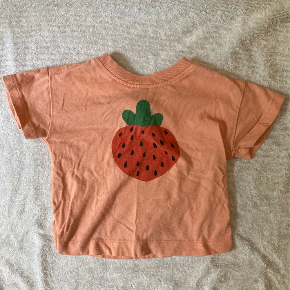 Hanna Andersson 3-6 month strawberry graphic t shirt. EUC The cutest baby shirt.